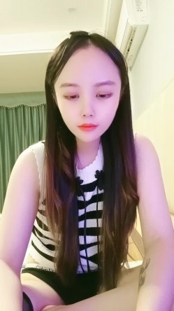 新下海~气质高挑长发妹子【今夜不离港】裤衩内塞个跳蛋震动淫穴，看表情好舒服的样子哈！！ 截图14