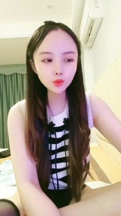 新下海~气质高挑长发妹子【今夜不离港】裤衩内塞个跳蛋震动淫穴，看表情好舒服的样子哈！！ 截图16