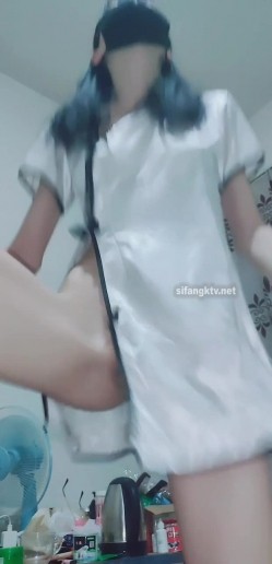 出道即巅峰新人露脸推特顶B王，人瘦奶大小魔女【蒂米】定制私拍，裸舞顶胯，道具紫薇无套啪啪内射 截图4