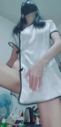 出道即巅峰新人露脸推特顶B王，人瘦奶大小魔女【蒂米】定制私拍，裸舞顶胯，道具紫薇无套啪啪内射 截图7
