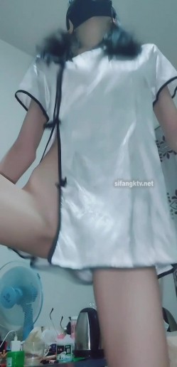 出道即巅峰新人露脸推特顶B王，人瘦奶大小魔女【蒂米】定制私拍，裸舞顶胯，道具紫薇无套啪啪内射 截图13