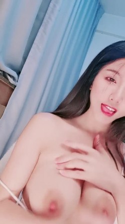 大红唇，极品网红女神脸，手指自慰特写逼逼说特别多，狂流不止 截图7