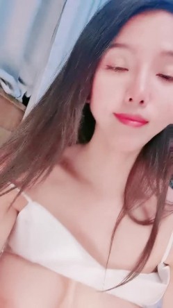 大红唇，极品网红女神脸，手指自慰特写逼逼说特别多，狂流不止 截图16