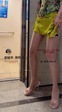 喷水怪，推特极品烧婊子【金秘书】最新福利，逆天大长腿，私处夹电动道具外出，高潮乱喷水 截图6