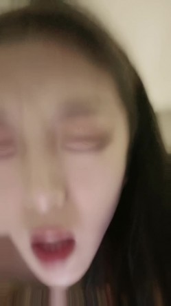 冷艳颜值女神被炮友各种姿势随意操，上位骑乘抽插特写屁股，手指插入菊花太爽了，张开双腿一下下深插 截图14
