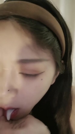 冷艳颜值女神被炮友各种姿势随意操，上位骑乘抽插特写屁股，手指插入菊花太爽了，张开双腿一下下深插 截图15