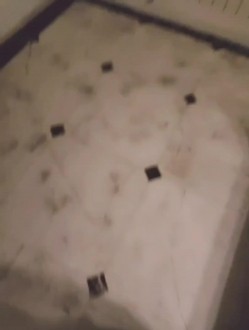 旅游和姐夫偷情 做爱差点让姐姐发现。老公：媳妇，我有点睡不着想出去走一圈，你跟我一起去好嘛。对白淫荡！ 截图5