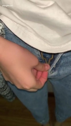《百度云泄密》冒充艺校老师忽悠高一学妹脱光了看鲍鱼是否处女 截图3