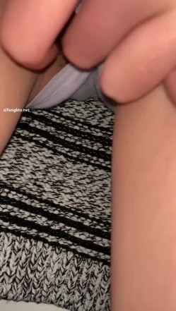 《百度云泄密》冒充艺校老师忽悠高一学妹脱光了看鲍鱼是否处女 截图14