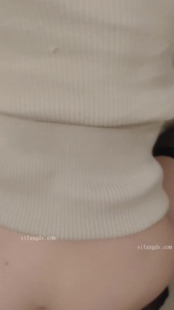【S级别泄密】，诺崽与男友高清原档泄密（后续），楼梯口啪啪，听到邻居说话声，好刺激的一炮 截图6