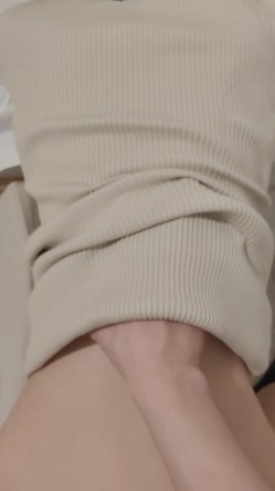 【S级别泄密】，诺崽与男友高清原档泄密（后续），楼梯口啪啪，听到邻居说话声，好刺激的一炮 截图9