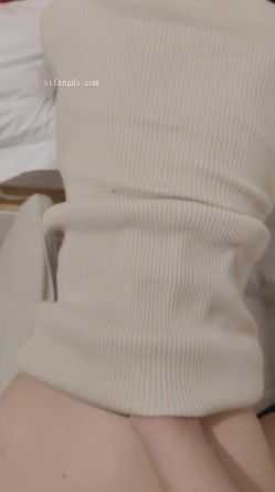 【S级别泄密】，诺崽与男友高清原档泄密（后续），楼梯口啪啪，听到邻居说话声，好刺激的一炮 截图13
