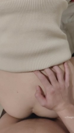 【S级别泄密】，诺崽与男友高清原档泄密（后续），楼梯口啪啪，听到邻居说话声，好刺激的一炮 截图14