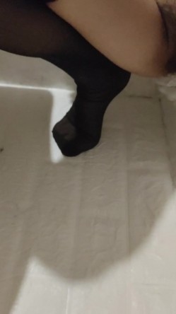 【S级别泄密】，诺崽与男友高清原档泄密（后续），楼梯口啪啪，听到邻居说话声，好刺激的一炮 截图16