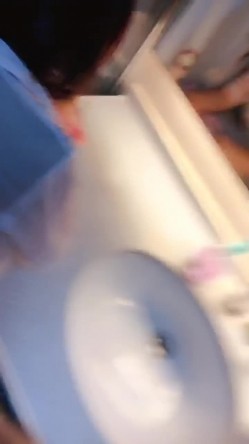 长沙夫妻，记录和骚货妻子的日常镜子前啪啪，户外车震，雨天路边啪啪 截图12