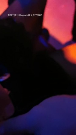 雪儿r粉 小骚货在KTV公厕里自慰保洁阿姨突然来打扫卫生差点被发现没尽性回到包间里又干了一炮 截图8