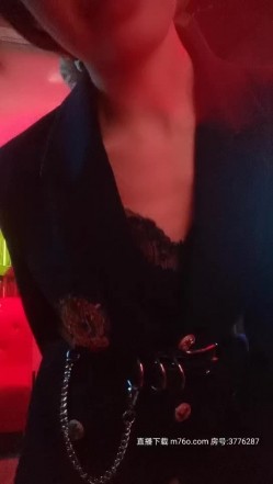 雪儿r粉 小骚货在KTV公厕里自慰保洁阿姨突然来打扫卫生差点被发现没尽性回到包间里又干了一炮 截图12