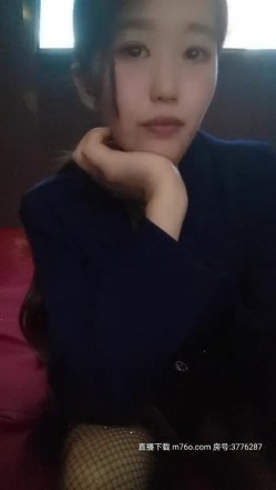 雪儿r粉 小骚货在KTV公厕里自慰保洁阿姨突然来打扫卫生差点被发现没尽性回到包间里又干了一炮 截图14