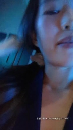 雪儿r粉 小骚货在KTV公厕里自慰保洁阿姨突然来打扫卫生差点被发现没尽性回到包间里又干了一炮 截图15