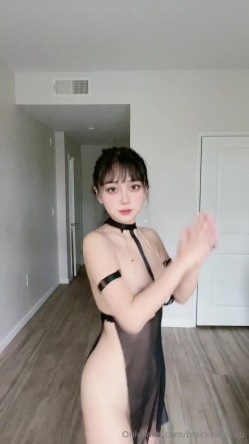 国产清纯美足M小母狗「BlackCatluna」OF露脸私拍 反差婊欲求不满自慰足交性爱多人啪啪 截图10