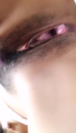 年纪不大的长腿骚妹子，露脸啥都敢玩，奶子不算大玩乳交，道具抽插骚逼特写，浪荡呻吟就喜欢狼友调戏她 截图16