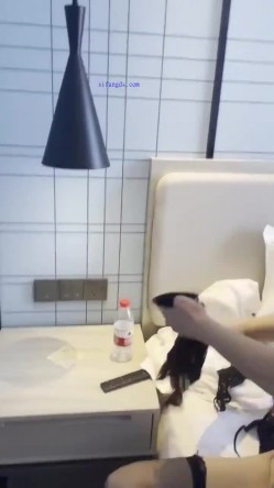 泄密流出抖音福利极品E杯大奶少妇人妻[ela]与粉丝车震操逼波推自慰裸舞 截图5