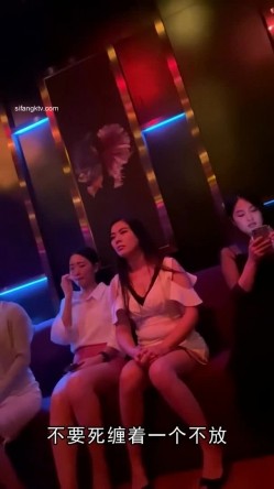 【猎奇资源 砂舞】舞厅内的淫乱 重金属质感般的性爱 抓奶+抠逼+摸屌+口爆+打站桩+站炮 淫乱篇 截图11