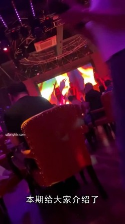 【猎奇资源 砂舞】舞厅内的淫乱 重金属质感般的性爱 抓奶+抠逼+摸屌+口爆+打站桩+站炮 淫乱篇 截图15