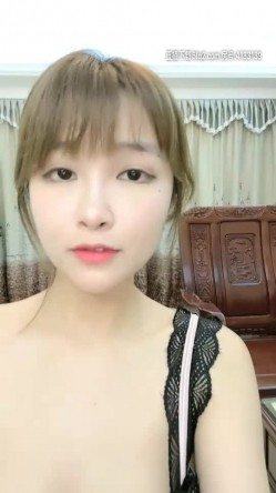 甜美萌妹和屌丝啪啪 妹子要求舔逼各种姿势体验壹番 擡腿侧入最后内射 截图1