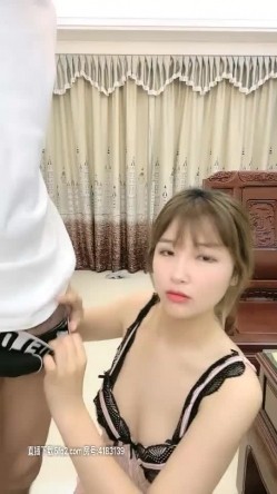 甜美萌妹和屌丝啪啪 妹子要求舔逼各种姿势体验壹番 擡腿侧入最后内射 截图4