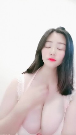 超级巨乳主播『椰汁西米露』高清源码录制35小时直播合集 无毛粉逼健身器材上甩大奶 截图1