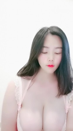 超级巨乳主播『椰汁西米露』高清源码录制35小时直播合集 无毛粉逼健身器材上甩大奶 截图2
