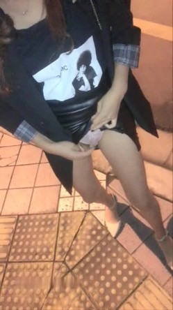 娇小身材妹子晚上户外边走边跳蛋震动 回车上双人啪啪口交抽插呻吟娇喘诱人 截图15