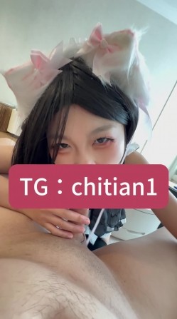 可盐可甜COS抽像福利姬【池甜chitian1】露脸性爱视图，自慰喷水上吊，各种母狗行为 截图7