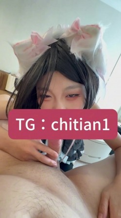 可盐可甜COS抽像福利姬【池甜chitian1】露脸性爱视图，自慰喷水上吊，各种母狗行为 截图8