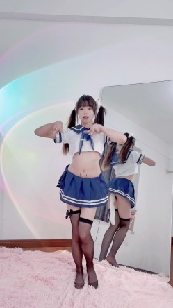 最新全网求档！【咬一口兔娘】黏黏团子兔！终极定制吐血放送（4V）最新首发【网曝热门事件抖音热瓜】新疆阿勒泰雪圈滑雪教练和女学员黄绿AK缆车上口爆啪啪私拍流出 截图1