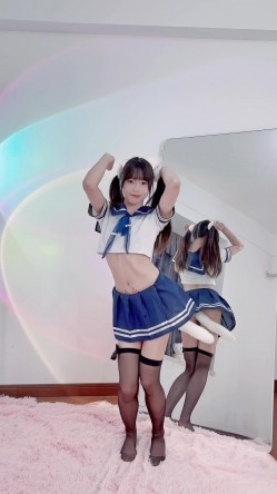 最新全网求档！【咬一口兔娘】黏黏团子兔！终极定制吐血放送（4V）最新首发【网曝热门事件抖音热瓜】新疆阿勒泰雪圈滑雪教练和女学员黄绿AK缆车上口爆啪啪私拍流出 截图2