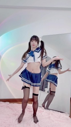 最新全网求档！【咬一口兔娘】黏黏团子兔！终极定制吐血放送（4V）最新首发【网曝热门事件抖音热瓜】新疆阿勒泰雪圈滑雪教练和女学员黄绿AK缆车上口爆啪啪私拍流出 截图4