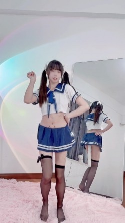 最新全网求档！【咬一口兔娘】黏黏团子兔！终极定制吐血放送（4V）最新首发【网曝热门事件抖音热瓜】新疆阿勒泰雪圈滑雪教练和女学员黄绿AK缆车上口爆啪啪私拍流出 截图5