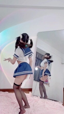 最新全网求档！【咬一口兔娘】黏黏团子兔！终极定制吐血放送（4V）最新首发【网曝热门事件抖音热瓜】新疆阿勒泰雪圈滑雪教练和女学员黄绿AK缆车上口爆啪啪私拍流出 截图6