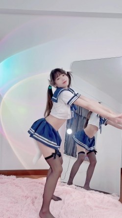 最新全网求档！【咬一口兔娘】黏黏团子兔！终极定制吐血放送（4V）最新首发【网曝热门事件抖音热瓜】新疆阿勒泰雪圈滑雪教练和女学员黄绿AK缆车上口爆啪啪私拍流出 截图9