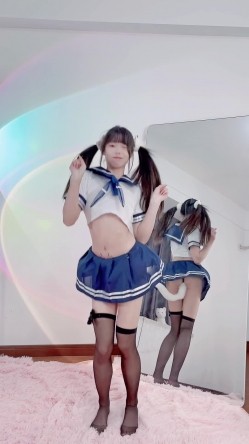 最新全网求档！【咬一口兔娘】黏黏团子兔！终极定制吐血放送（4V）最新首发【网曝热门事件抖音热瓜】新疆阿勒泰雪圈滑雪教练和女学员黄绿AK缆车上口爆啪啪私拍流出 截图12