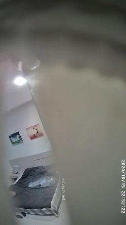 稀缺360 补漏小镇旅馆20集 祛风老妇&美腿少女，刚放假的年轻学生情侣，风韵犹存的少妇，穿上雪纺粉红睡衣 截图3