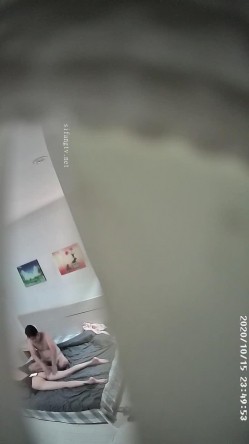 稀缺360 补漏小镇旅馆20集 祛风老妇&美腿少女，刚放假的年轻学生情侣，风韵犹存的少妇，穿上雪纺粉红睡衣 截图8