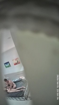 稀缺360 补漏小镇旅馆20集 祛风老妇&美腿少女，刚放假的年轻学生情侣，风韵犹存的少妇，穿上雪纺粉红睡衣 截图9