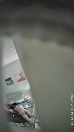 稀缺360 补漏小镇旅馆20集 祛风老妇&美腿少女，刚放假的年轻学生情侣，风韵犹存的少妇，穿上雪纺粉红睡衣 截图12