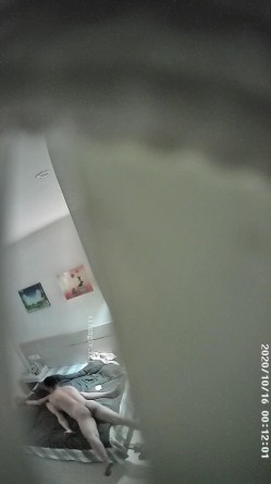 稀缺360 补漏小镇旅馆20集 祛风老妇&美腿少女，刚放假的年轻学生情侣，风韵犹存的少妇，穿上雪纺粉红睡衣 截图13