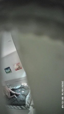 稀缺360 补漏小镇旅馆20集 祛风老妇&美腿少女，刚放假的年轻学生情侣，风韵犹存的少妇，穿上雪纺粉红睡衣 截图14