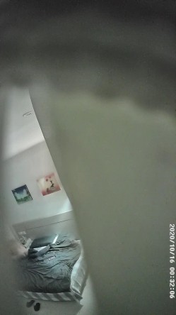稀缺360 补漏小镇旅馆20集 祛风老妇&美腿少女，刚放假的年轻学生情侣，风韵犹存的少妇，穿上雪纺粉红睡衣 截图16