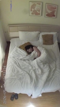 酒店偷拍 ️可爱纯欲风短裙女孩被眼镜男各种姿势操 截图15